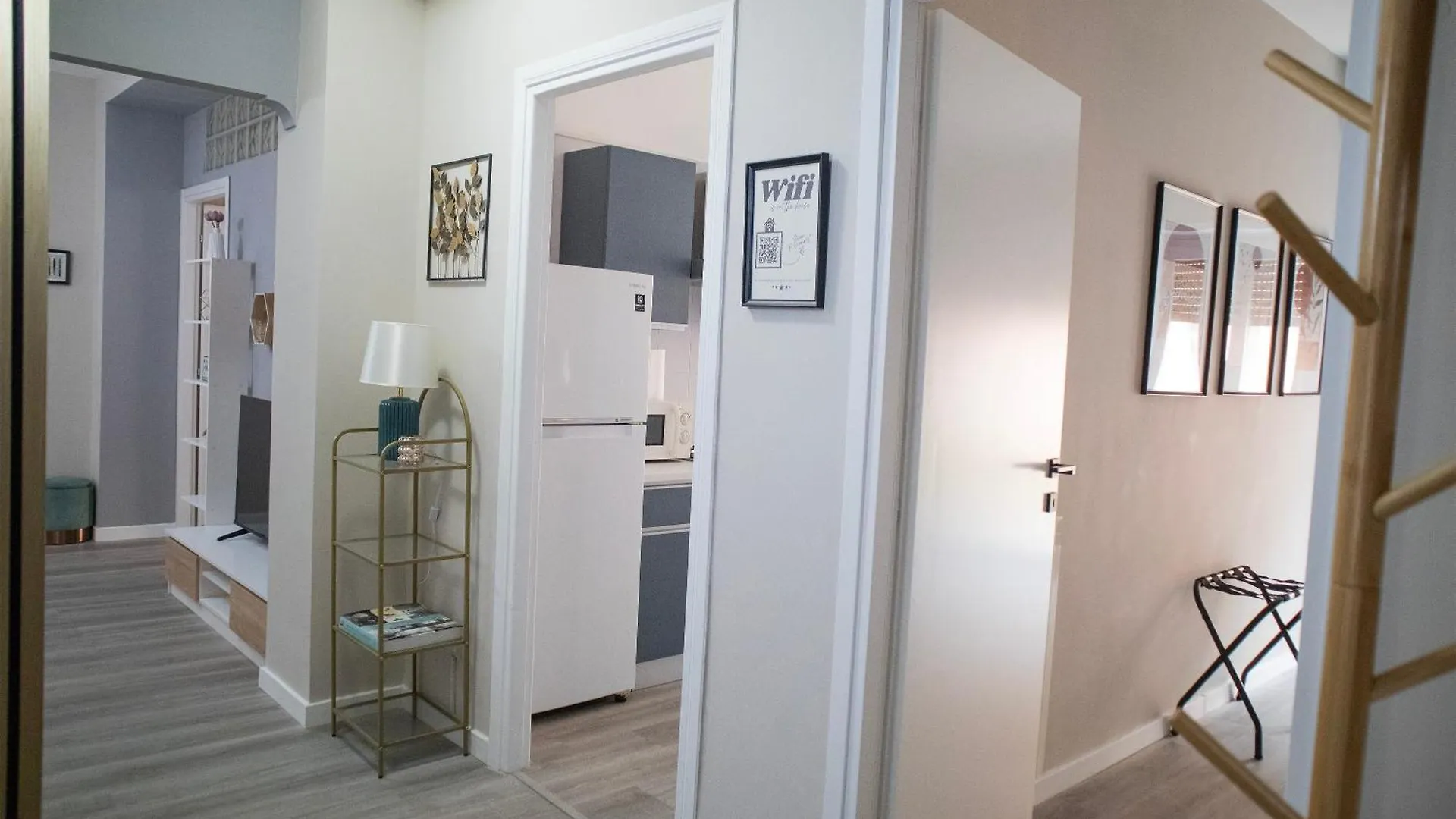 Sara'S Home - Modern Apartment Near Metro, Perfect For Families And Groups In Rzym 0*,  Włochy